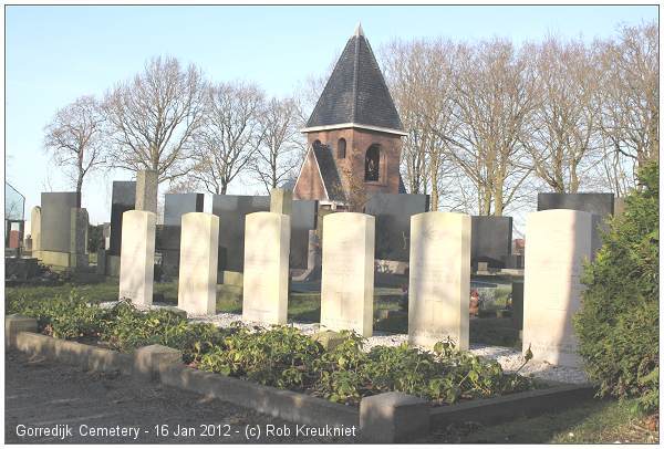 Cemetery Gorredijk - CWGC graves - Jan 2008 - by Rob Kreukniet