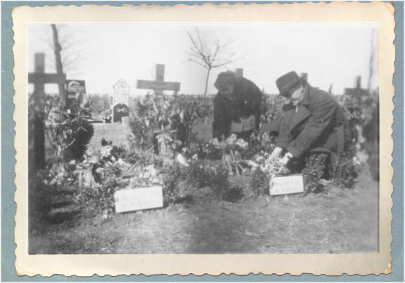 Mr. and Mrs. Cowell at the grave of their son - Vollenhove - 1947