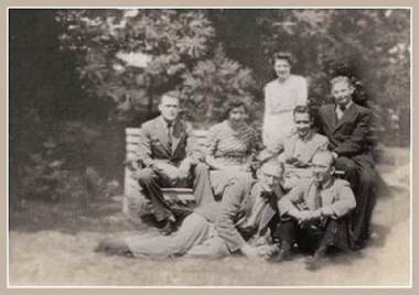 Edrmann, Peichoto and Owens with fam. Otten in Erp - July 44