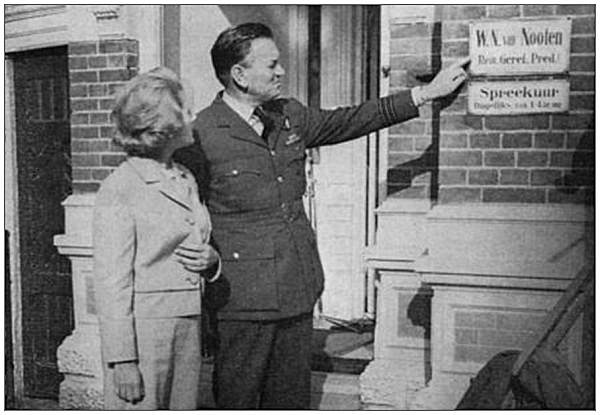 Wing Commander Rtd. Harry Penny with his wife Gay Penny in Meppel - 1964