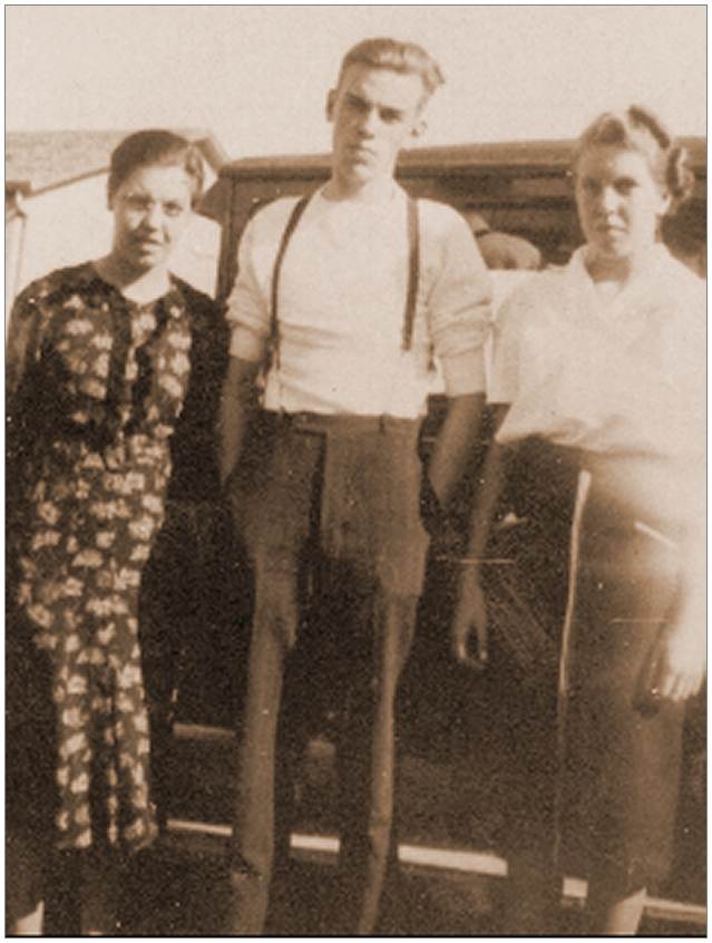 Jack Steele with his siblings Mabel and Ethel