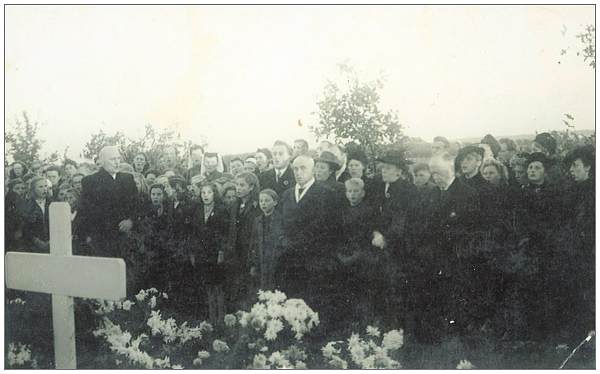 Kallenkote Cemetery Ceremony - likely before 1950
