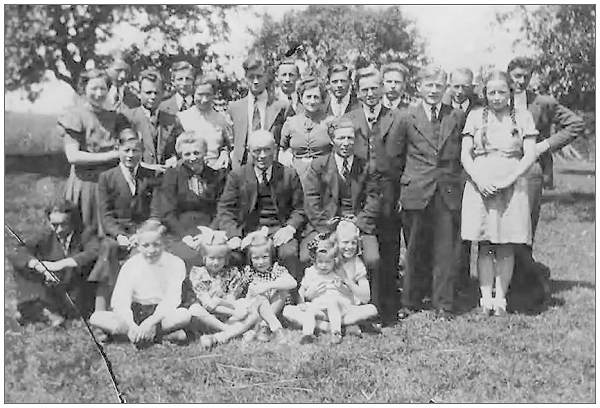 Bevins with Koeslag family - 1944 - photo via Gerald Edward Martin