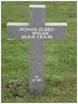 Ofw. Roman Dudek - headstone M-2-36 - by Fred Munckhof