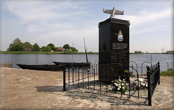 Memorial Lancaster W4316 - Grafhorst