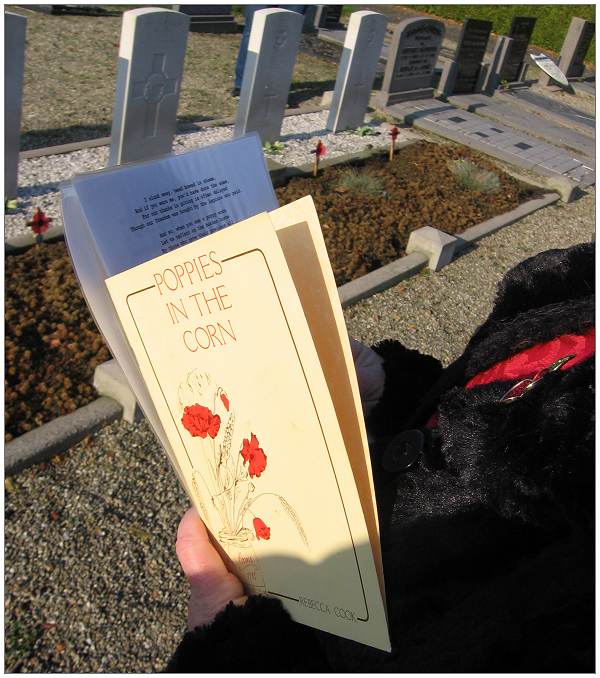 Poppy Day - 11 Nov 2016 - 12 War Graves - Vollenhove - photo by PATS