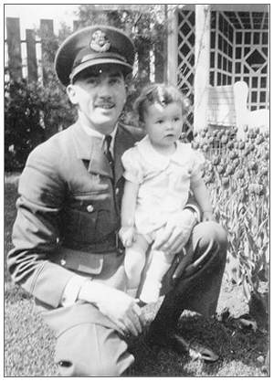 P/O. - Frederick 'Freddie' Hamilton Scythes with daughter Linda Scythes - abt. 1940/1941