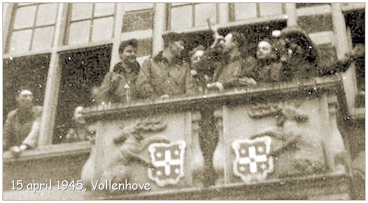 Balcony - Town hall Vollenhove - Liberation - Sunday 15 Apr 1945 -
photo from collection former municipality Brederwiede (Stad-Vollenhove)