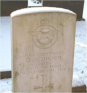 F/Lt. D. J. S. Turner - gravestone - Windesheim
