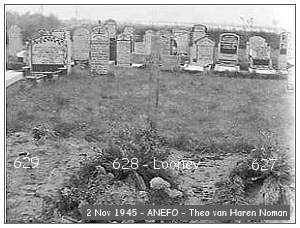 Vollenhove - Cemetery - 02 Nov 1945 - beeldbank #901-0096 - ANEFO by Theo van Haren Noman
         - Graves 629-Lloyd, 628-Looney and 627-Weatherill